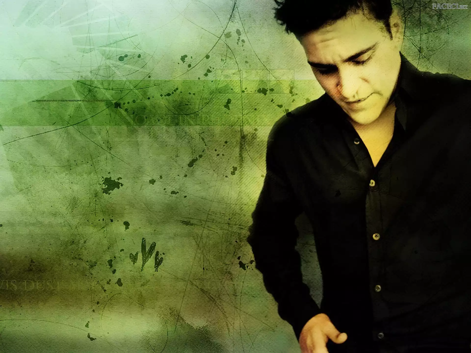 Joaquin Phoenix, czarna koszula